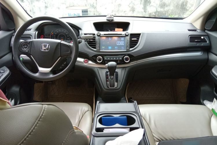Used Honda CR-V 2015 2.0L two-wheel drive Fashion Edition Center Console