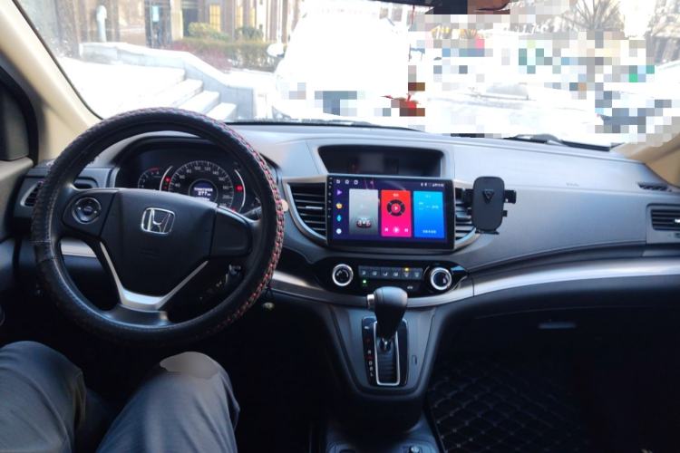 Used Honda CR-V 2015 2.0L two-wheel drive urban version Center Console