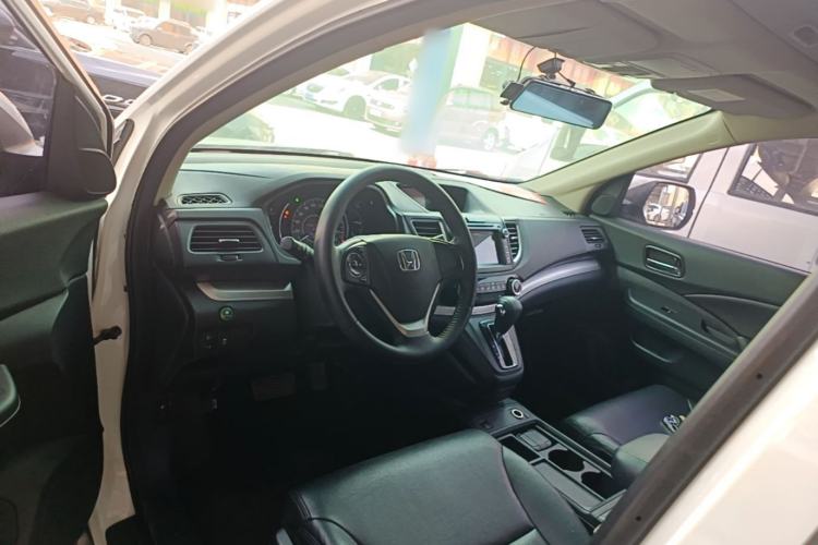 Used Honda CR-V 2015 2.0L two-wheel drive Fashion Edition Center Console