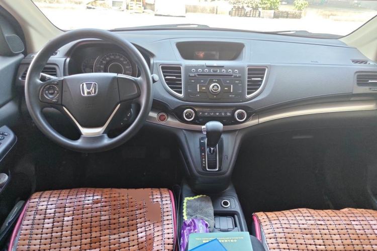 Used Honda CR-V 2015 2.0L two-wheel drive Fashion Edition Center Console