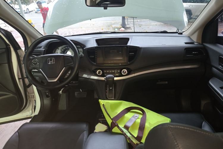 Used Honda CR-V 2015 2.0L two-wheel drive urban version Center Console