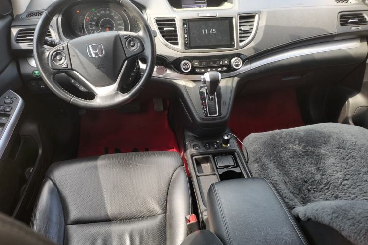 Used Honda CR-V 2015 2.4L two-wheel drive luxury version Center Console