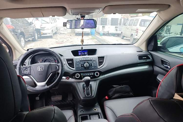 Used Honda CR-V 2015 2.0L two-wheel drive Fashion Edition Center Console
