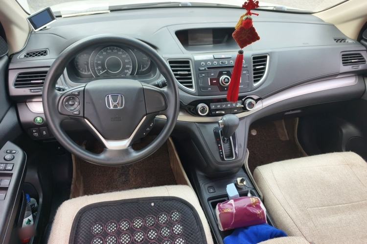 Used Honda CR-V 2015 2.0L two-wheel drive Fashion Edition Center Console