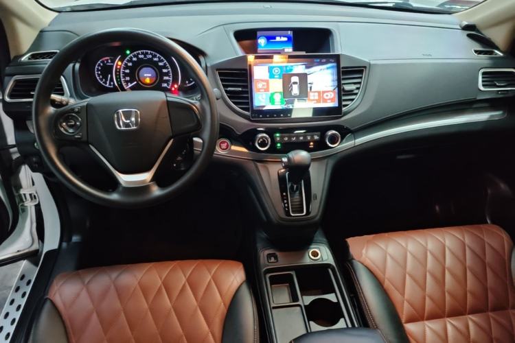 Used Honda CR-V 2015 2.0L two-wheel drive Fashion Edition Center Console