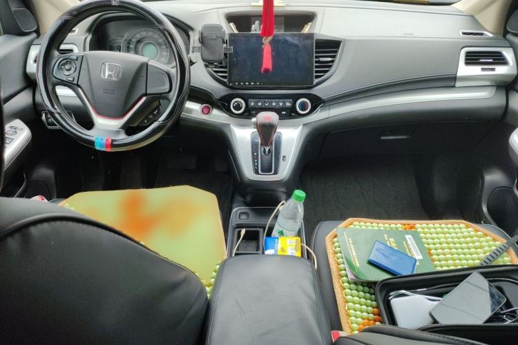 Used Honda CR-V 2015 2.0L two-wheel drive Fashion Edition Center Console