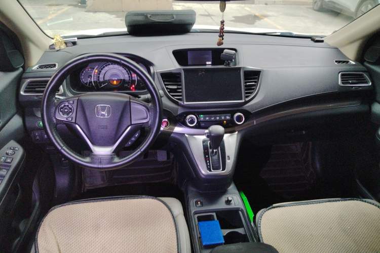 Used Honda CR-V 2015 2.0L two-wheel drive Fashion Edition Center Console