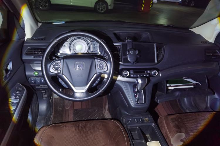 Used Honda CR-V 2015 2.4L four-wheel drive luxury version Center Console
