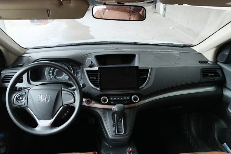 Used Honda CR-V 2015 2.0L two-wheel drive Fashion Edition Center Console