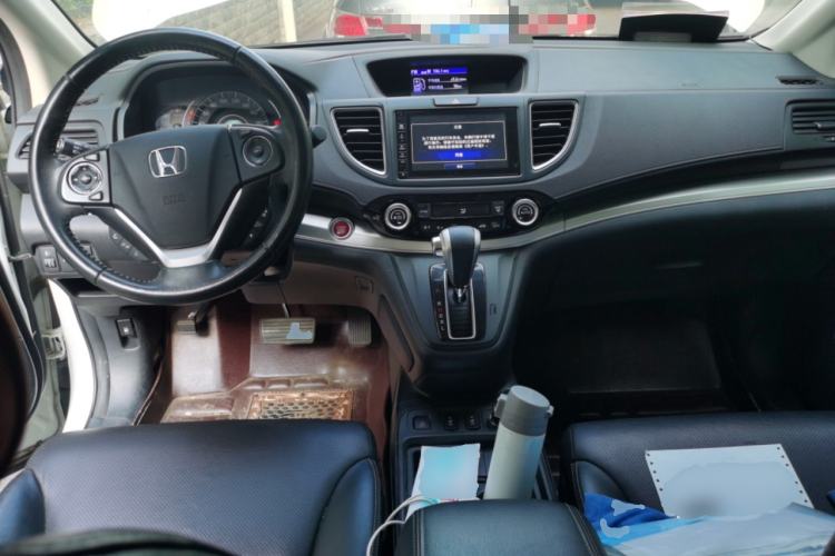 Used Honda CR-V 2015 2.4L two-wheel drive luxury version Center Console