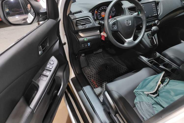 Used Honda CR-V 2015 2.0L two-wheel drive urban version Driver Seat
