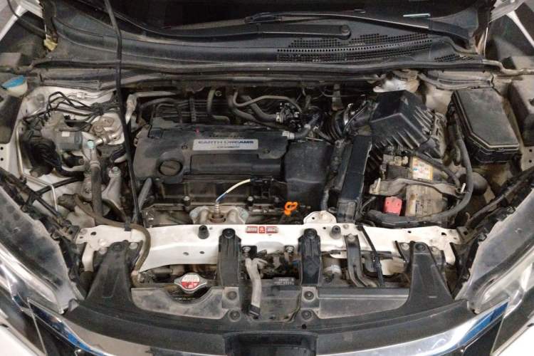 Used Honda CR-V 2015 2.4L two-wheel drive luxury version Engine Bay