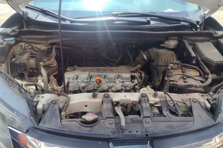 Used Honda CR-V 2015 2.0L two-wheel drive Fashion Edition Engine Bay