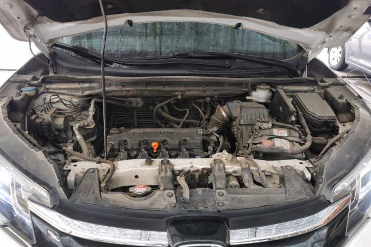 Used Honda CR-V 2015 2.0L two-wheel drive Fashion Edition Engine Bay