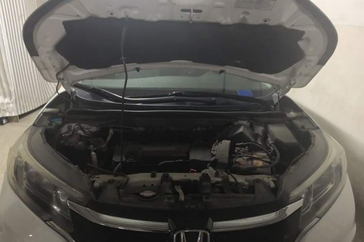 Used Honda CR-V 2015 2.4L two-wheel drive luxury version Engine Bay