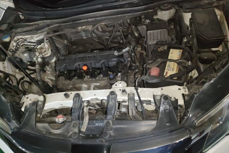 Used Honda CR-V 2015 2.0L two-wheel drive Fashion Edition Engine Bay
