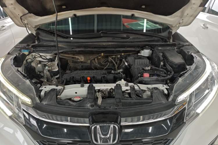 Used Honda CR-V 2015 2.0L two-wheel drive Fashion Edition Engine Bay