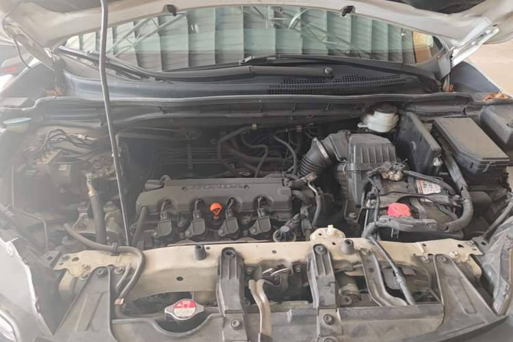 Used Honda CR-V 2015 2.0L two-wheel drive Fashion Edition Engine Bay