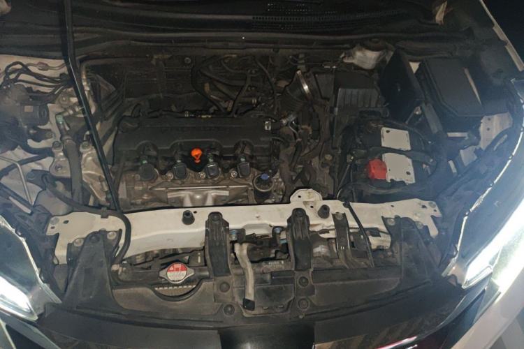 Used Honda CR-V 2015 2.0L two-wheel drive Fashion Edition Engine Bay