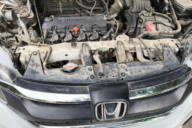 Used Honda CR-V 2015 2.0L two-wheel drive Fashion Edition Engine Bay