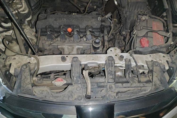 Used Honda CR-V 2015 2.0L two-wheel drive urban version Engine Bay