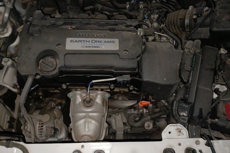 Used Honda CR-V 2015 2.4L four-wheel drive luxury version Engine Bay