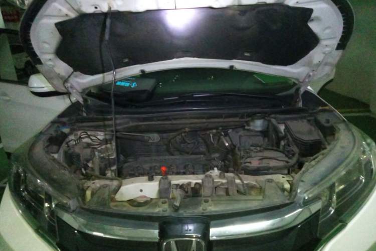 Used Honda CR-V 2015 2.0L two-wheel drive Fashion Edition Engine Bay
