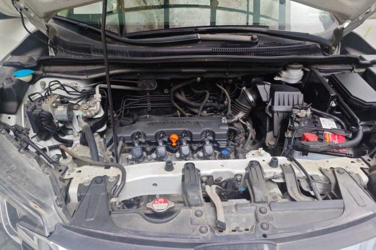 Used Honda CR-V 2015 2.0L two-wheel drive Fashion Edition Engine Bay