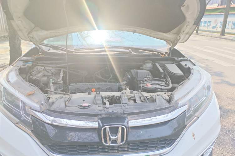Used Honda CR-V 2015 2.0L two-wheel drive Fashion Edition Engine Bay