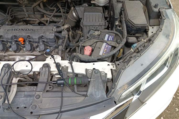 Used Honda CR-V 2015 2.0L two-wheel drive Fashion Edition Engine Bay Left