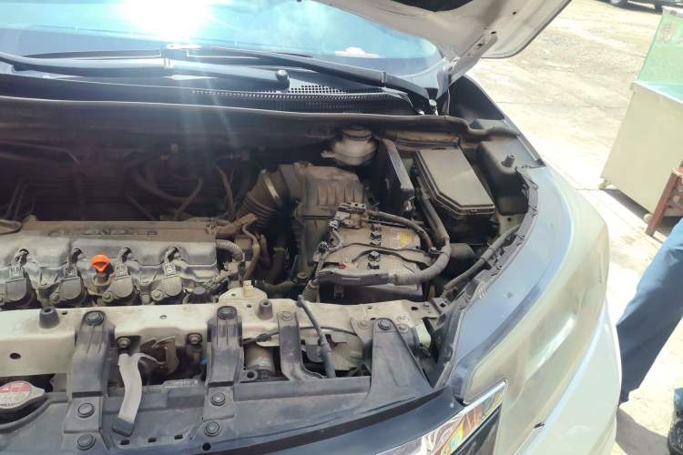 Used Honda CR-V 2015 2.0L two-wheel drive Fashion Edition Engine Bay Left