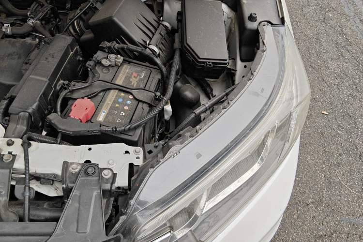Used Honda CR-V 2015 2.4L two-wheel drive luxury version Engine Bay Left