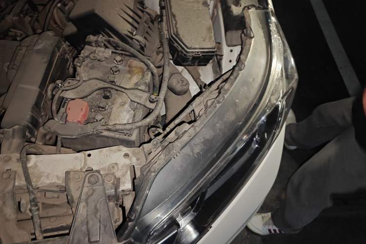 Used Honda CR-V 2015 2.4L two-wheel drive luxury version Engine Bay Left