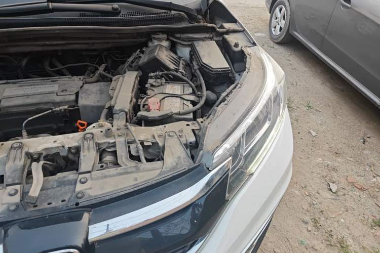 Used Honda CR-V 2015 2.4L two-wheel drive luxury version Engine Bay Left