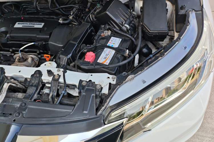 Used Honda CR-V 2015 2.4L two-wheel drive luxury version Engine Bay Left