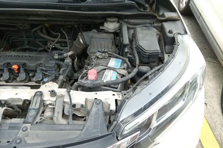 Used Honda CR-V 2015 2.0L two-wheel drive Fashion Edition Engine Bay Left