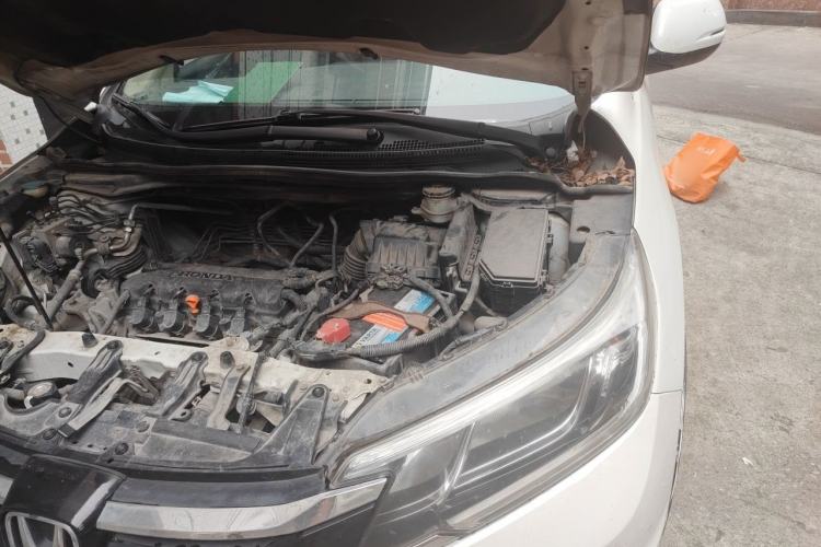 Used Honda CR-V 2015 2.0L two-wheel drive Fashion Edition Engine Bay Left