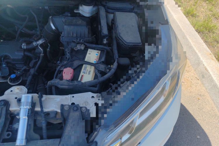 Used Honda CR-V 2015 2.0L two-wheel drive Fashion Edition Engine Bay Left