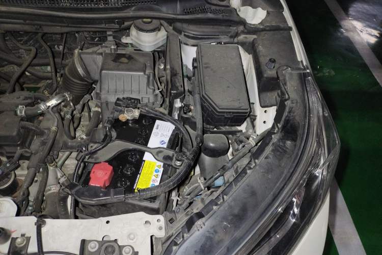 Used Honda CR-V 2015 2.0L two-wheel drive urban version Engine Bay Left