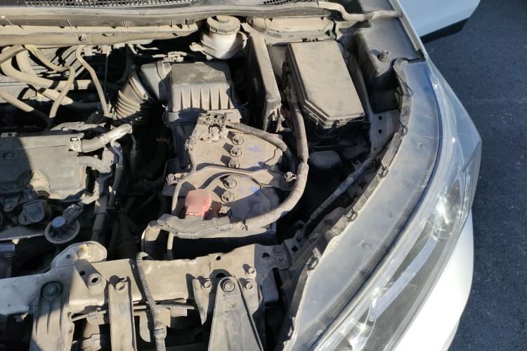 Used Honda CR-V 2015 2.0L two-wheel drive Fashion Edition Engine Bay Left