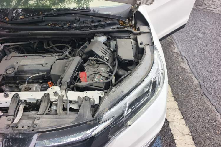 Used Honda CR-V 2015 2.4L two-wheel drive luxury version Engine Bay Left