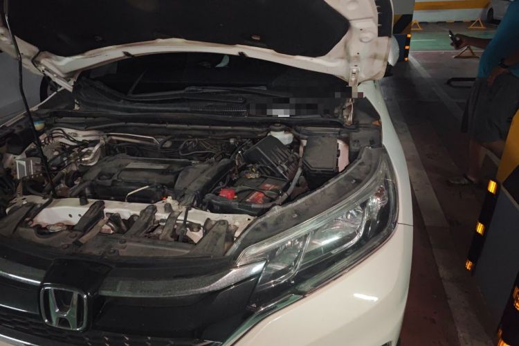 Used Honda CR-V 2015 2.4L two-wheel drive luxury version Engine Bay Left