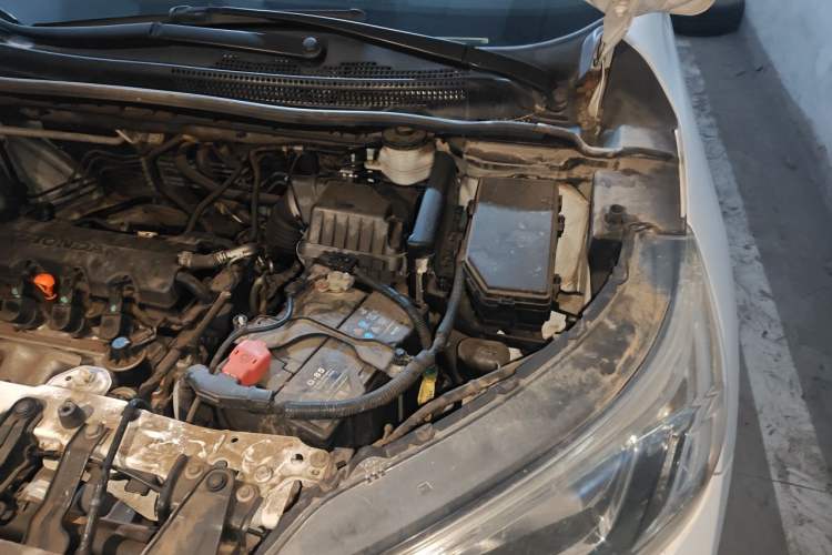 Used Honda CR-V 2015 2.0L two-wheel drive Fashion Edition Engine Bay Left