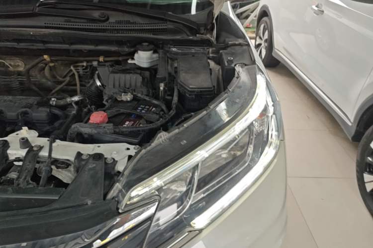 Used Honda CR-V 2015 2.0L two-wheel drive Fashion Edition Engine Bay Left