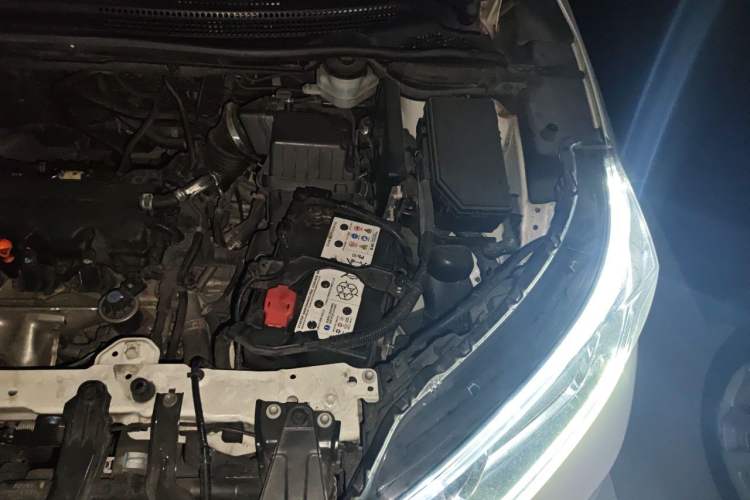 Used Honda CR-V 2015 2.0L two-wheel drive Fashion Edition Engine Bay Left