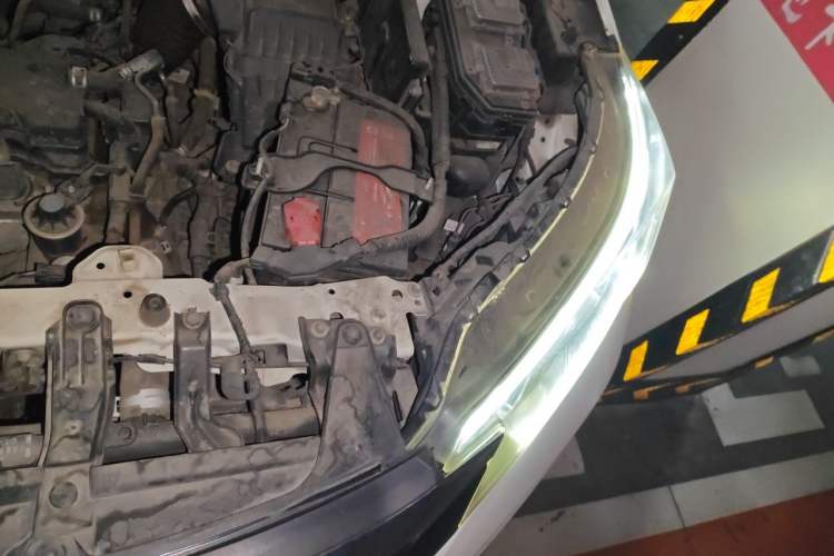 Used Honda CR-V 2015 2.0L two-wheel drive urban version Engine Bay Left