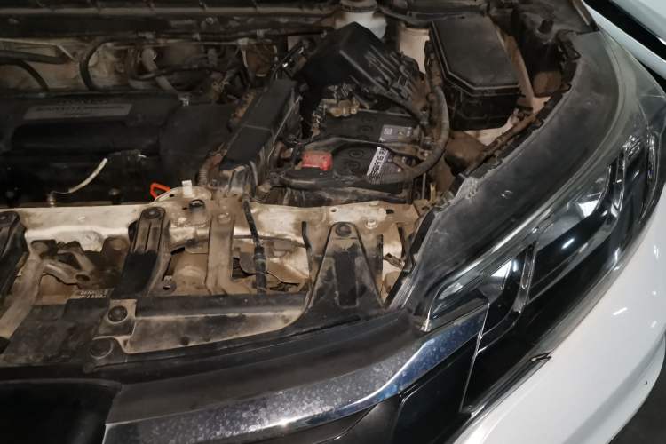 Used Honda CR-V 2015 2.4L two-wheel drive luxury version Engine Bay Left
