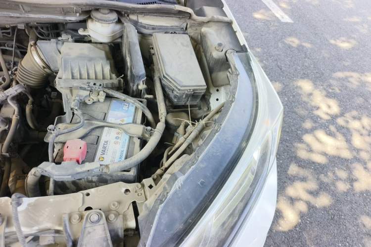 Used Honda CR-V 2015 2.0L two-wheel drive Fashion Edition Engine Bay Left