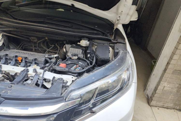 Used Honda CR-V 2015 2.0L two-wheel drive Fashion Edition Engine Bay Left
