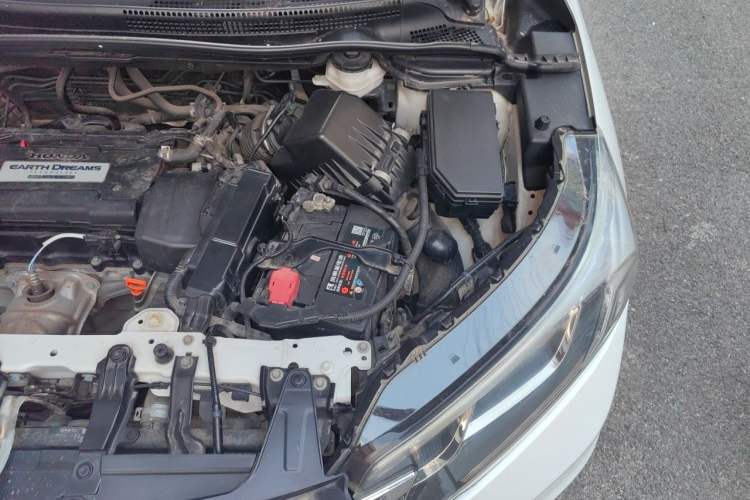 Used Honda CR-V 2015 2.4L two-wheel drive luxury version Engine Bay Left